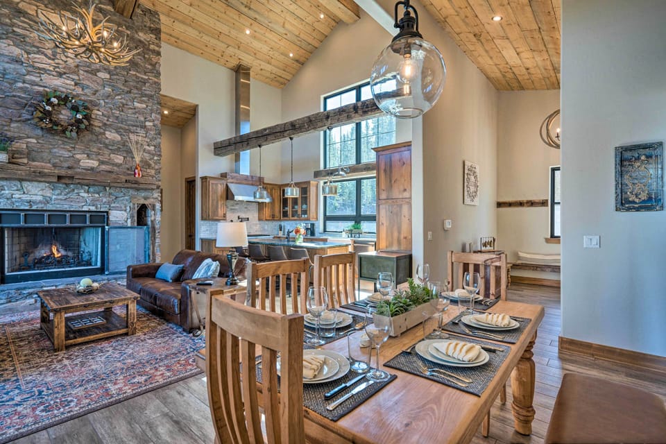 Living Room | 7-Seat Dining Table