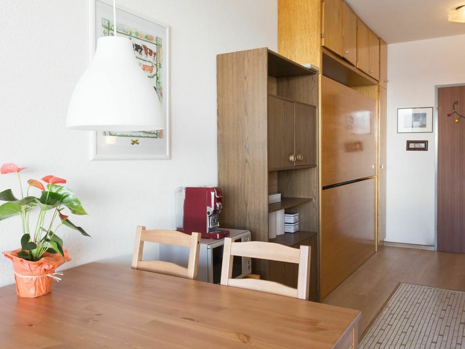 Room, Property, Floor, Furniture, Interior Design, House, Building, Wood Flooring, Wall, Ceiling