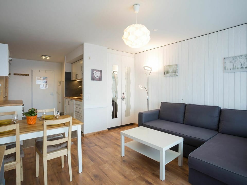 Room, Furniture, Property, Interior Design, Floor, Building, Living Room, Table, House, Coffee Table