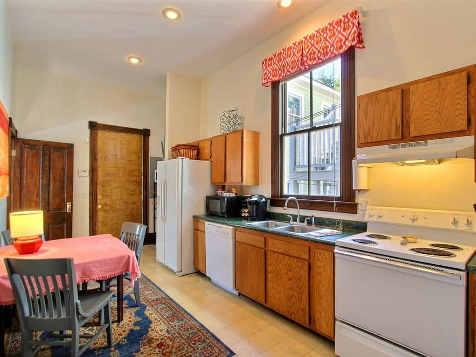 3e27e97d-c835-4e05-a763-57f691f93cee