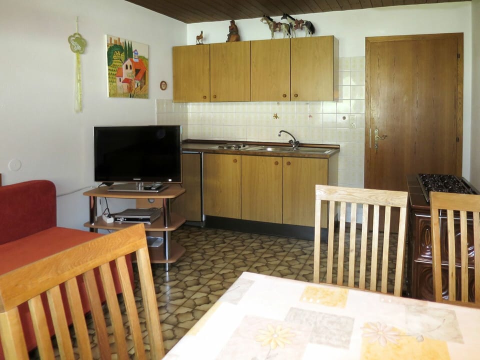 Room, Property, Furniture, Floor, Building, House, Interior Design, Hardwood, Wood, Kitchen