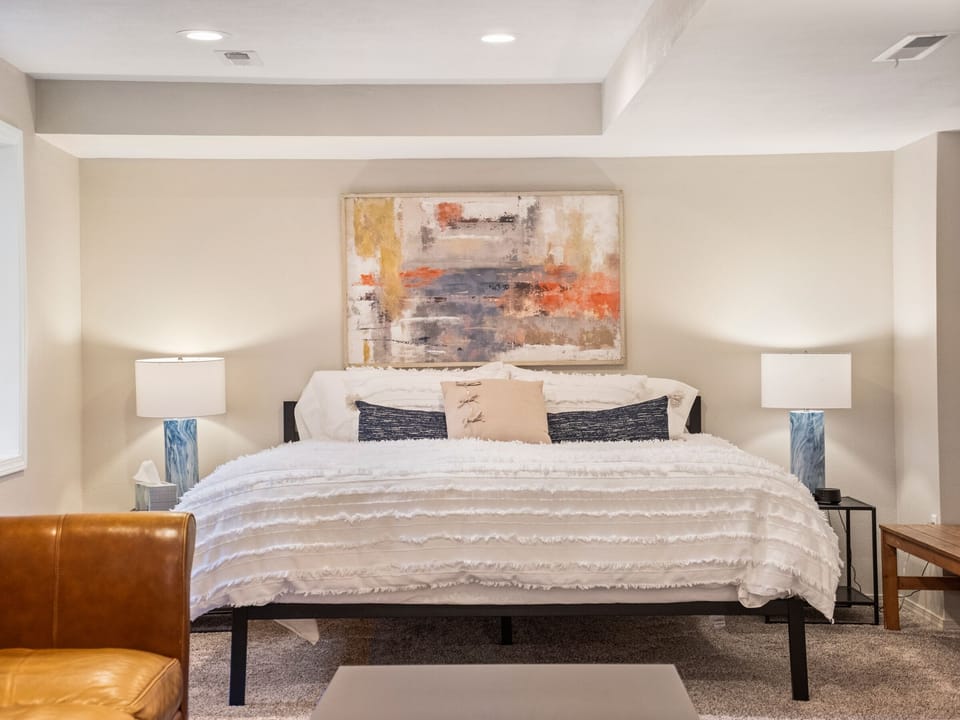 Luxury blankets, sheets and pillows throughout.