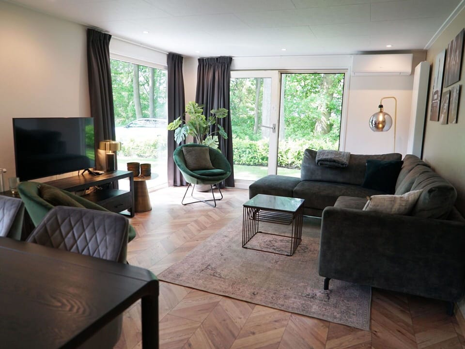 Table, Furniture, Property, Couch, Picture Frame, Wood, Comfort, Interior Design, Plant, Floor