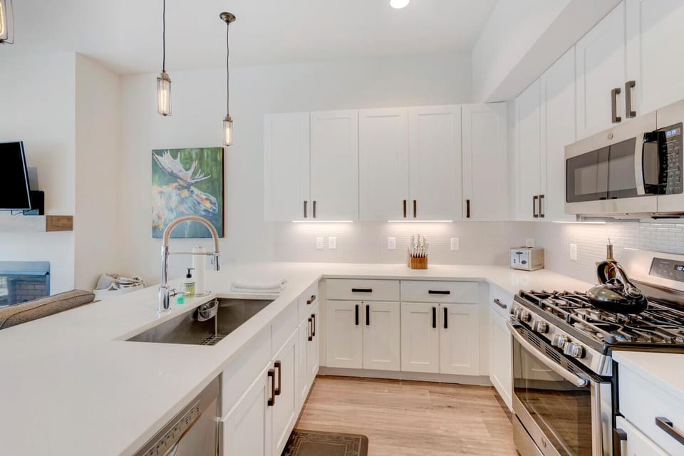 Fully equipped chef's kitchen