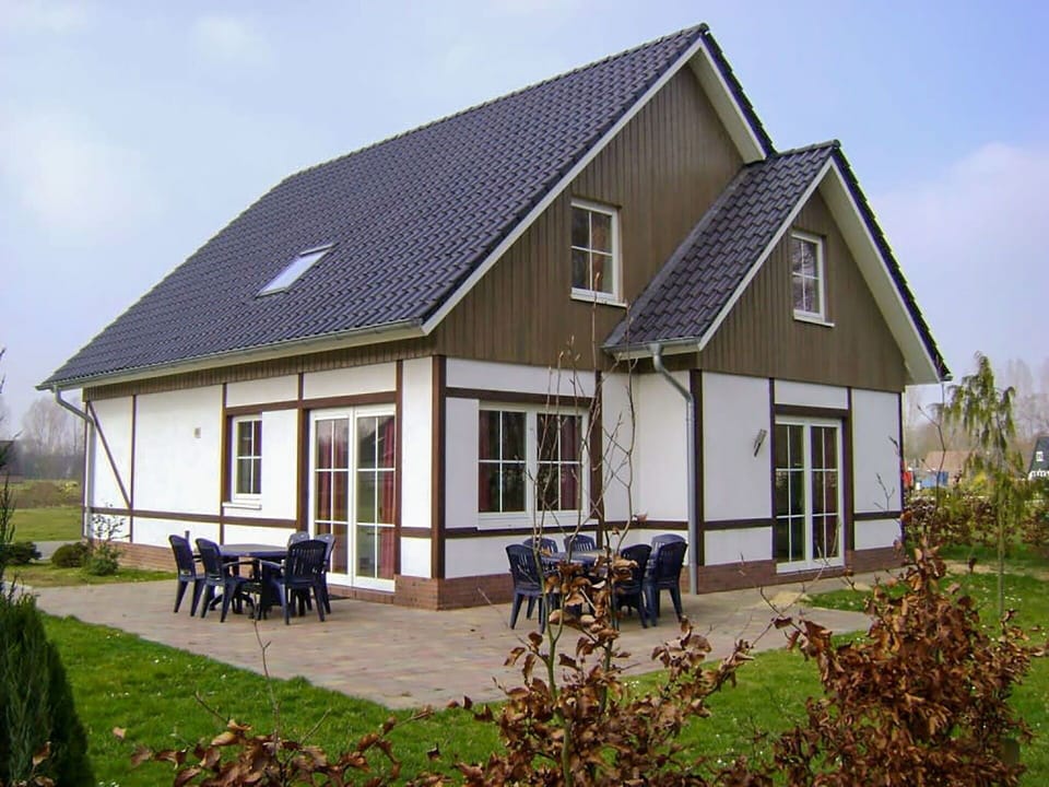 Window, Roof, House, Cottage, Siding, Home, Farmhouse, Estate, Lawn, Garden