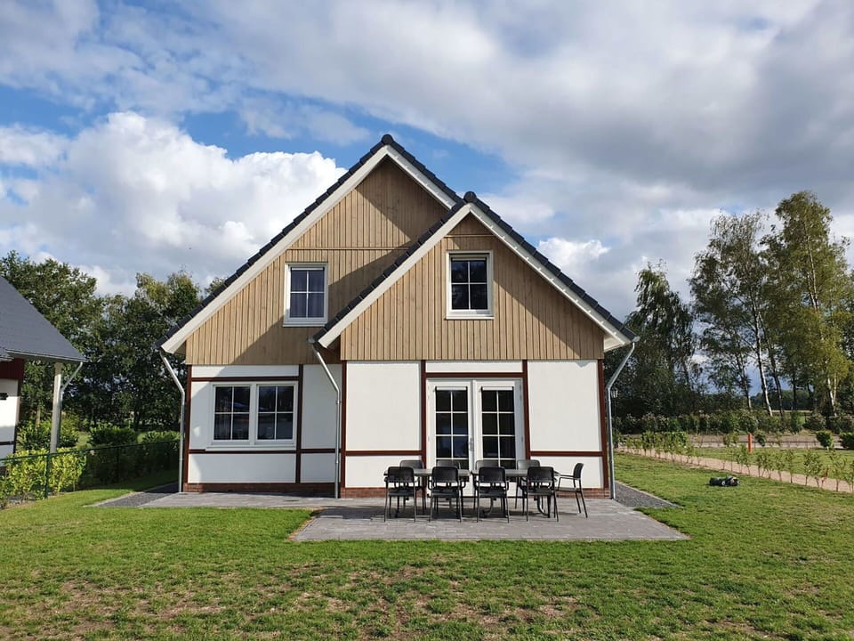 Roof, House, Cottage, Home, Land Lot, Siding, Farmhouse, Lawn, Estate, Porch