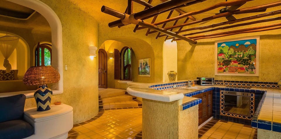 Villa Las Rocas - Kitchen and bar