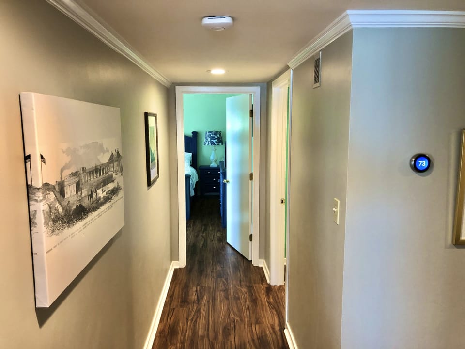 Hallway to bedrooms