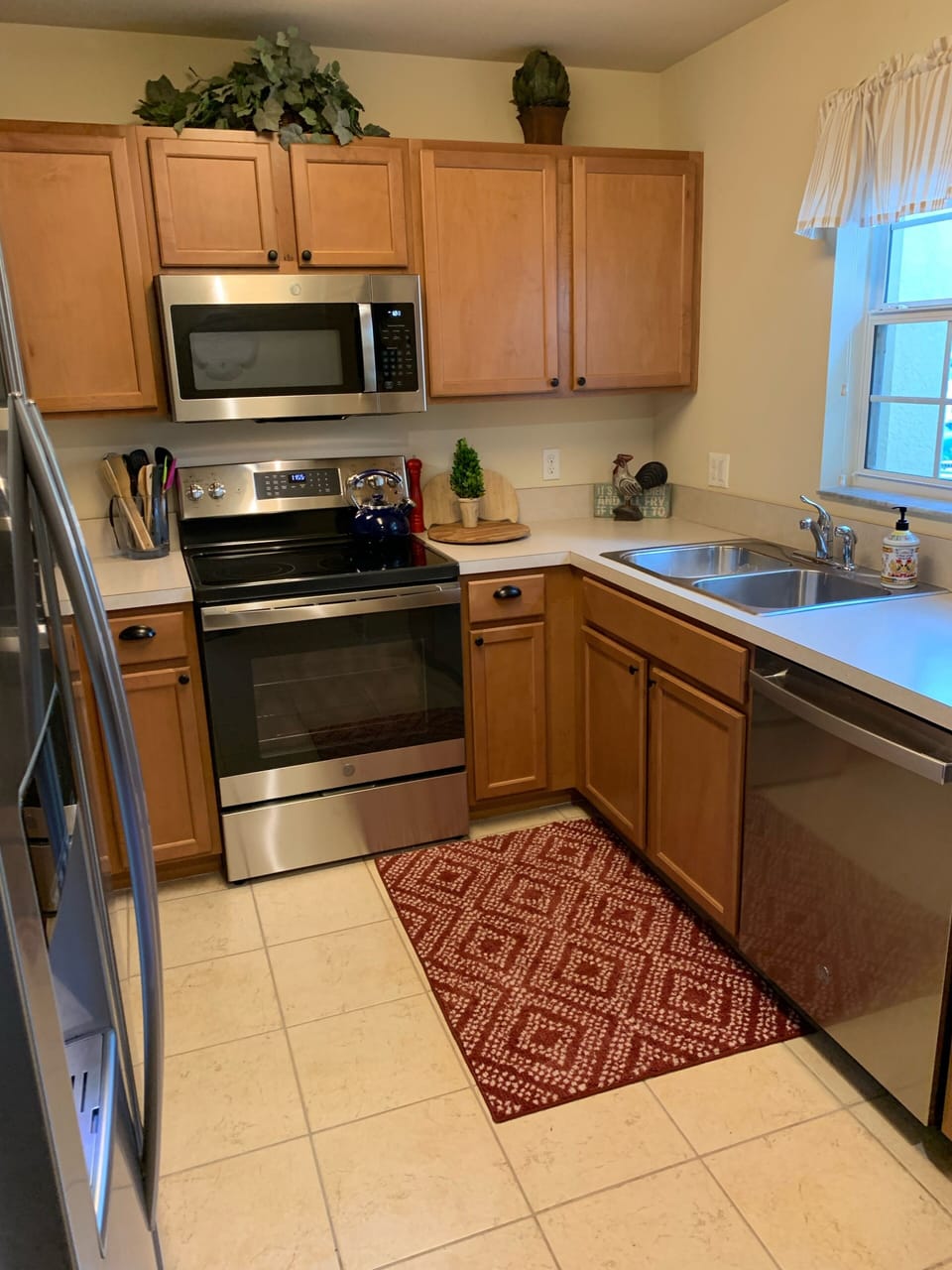 Kitchen w/stainless appliances and fridge w/water and ice