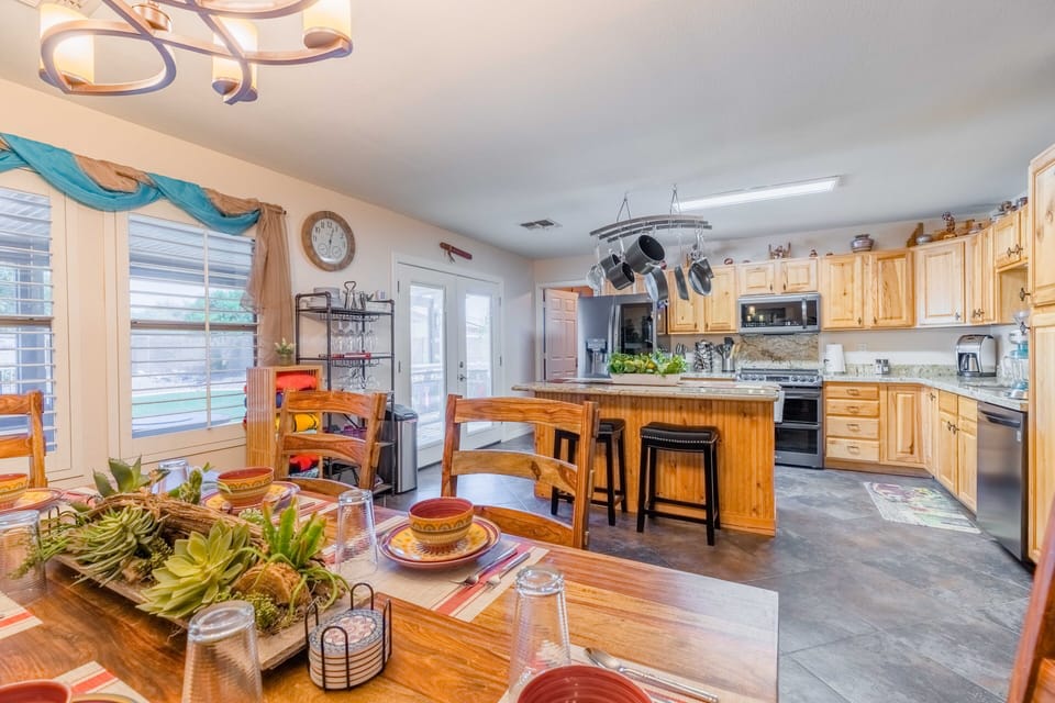 Kitchen has everything you need including seating for 2 at the island