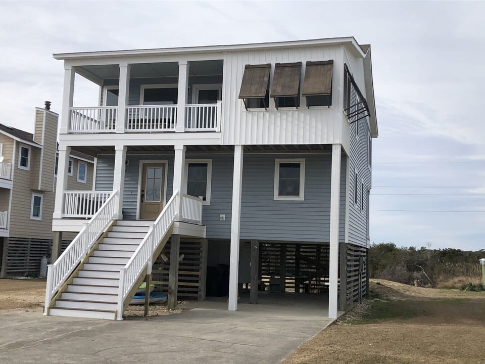 Enjoy the front decks overlooking the ocean and share meals at the picnic table.
