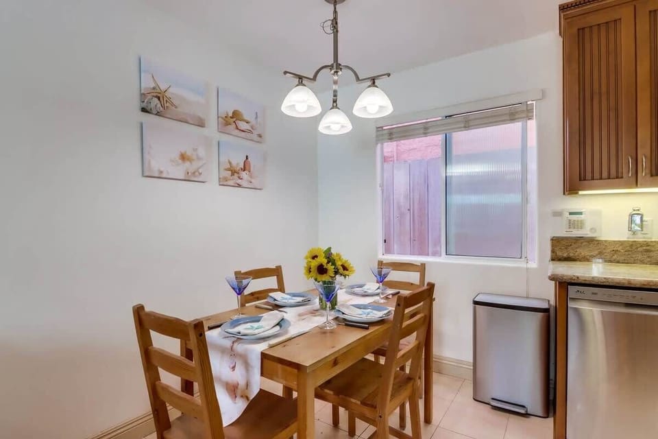 Dining room.