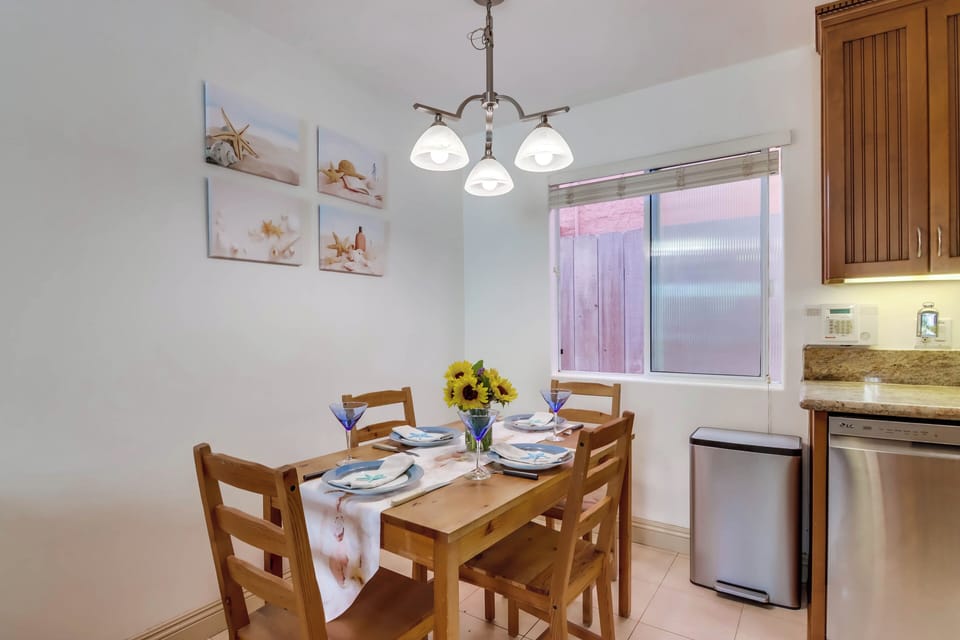 Dining room.