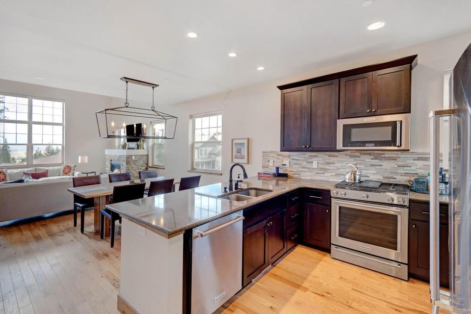 Fully Equipped Chef's Kitchen