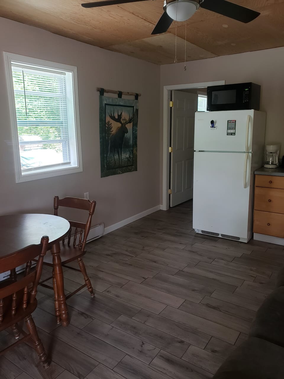 Kitchen looking from the front entrance to the Bedroom door