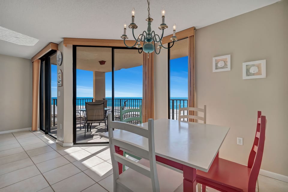 Dining Table for four and Extra Seating at the Breakfast Bar