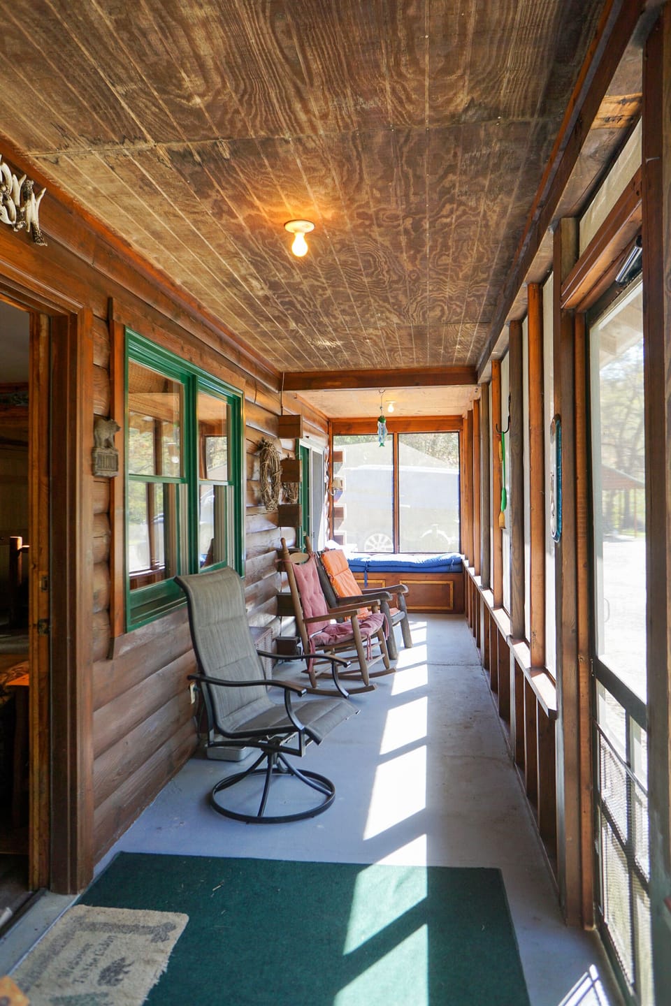 Screened in Porch - Screened in porch with seating