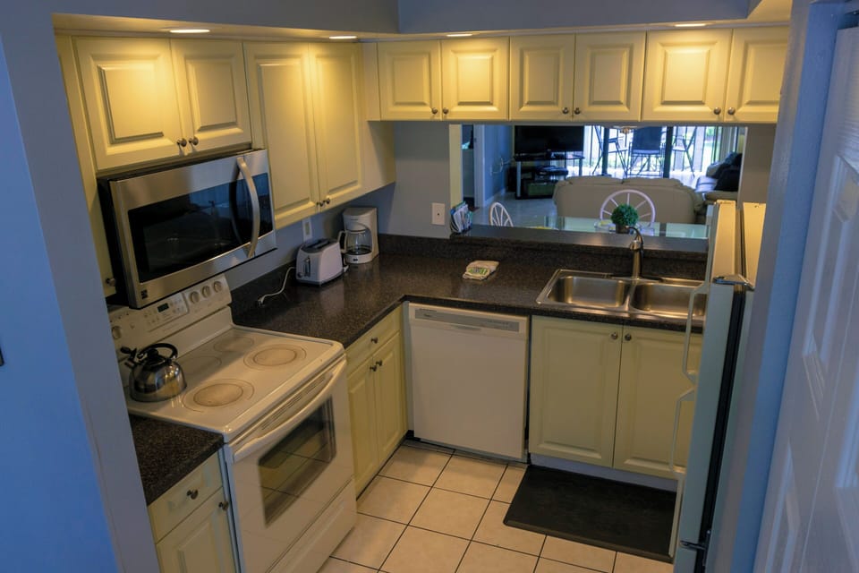 Cook with ease in a bright, fully equipped kitchen