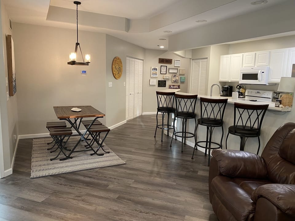 Dinning table for 4 w/additional counter bar seating