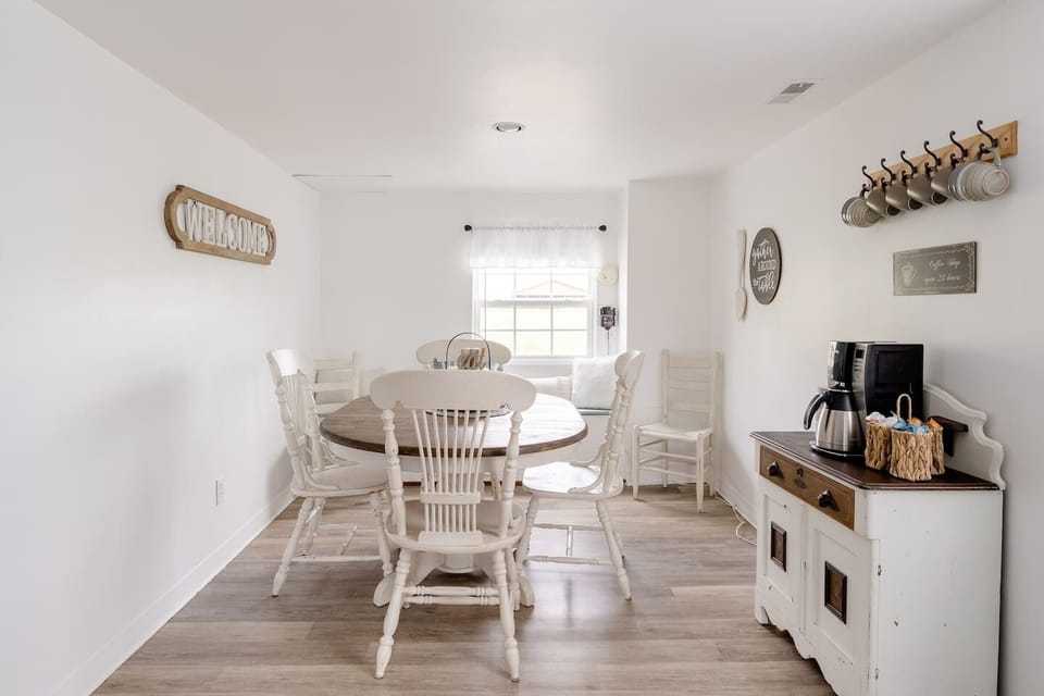 Eat in kitchen
