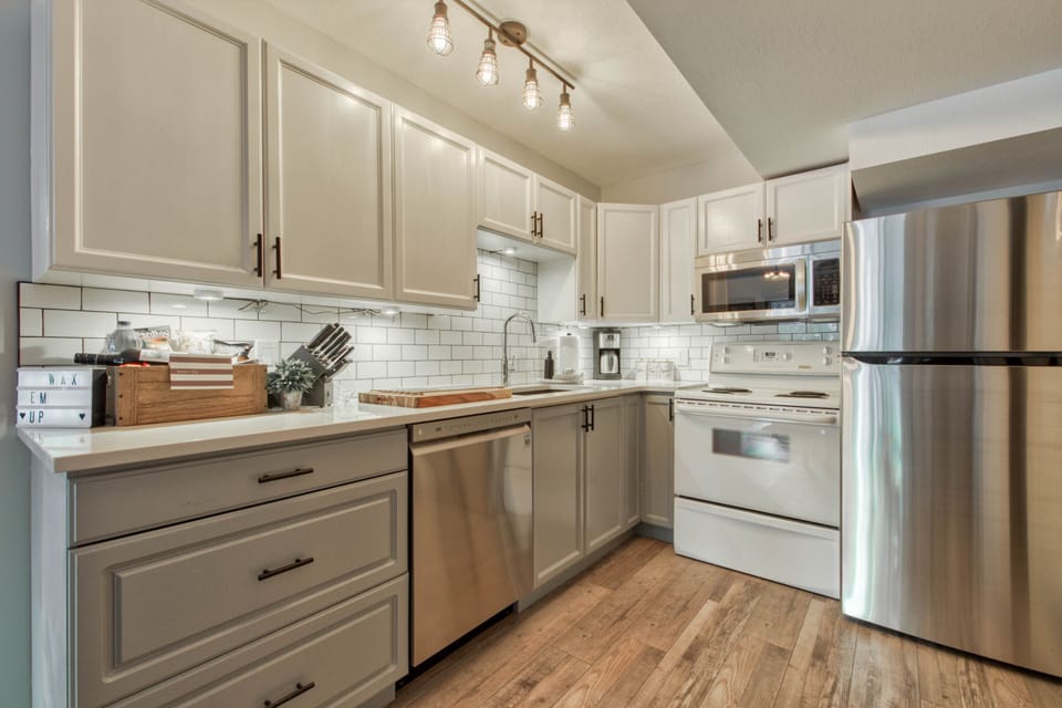 Fully functional kithcen with dishwasher
