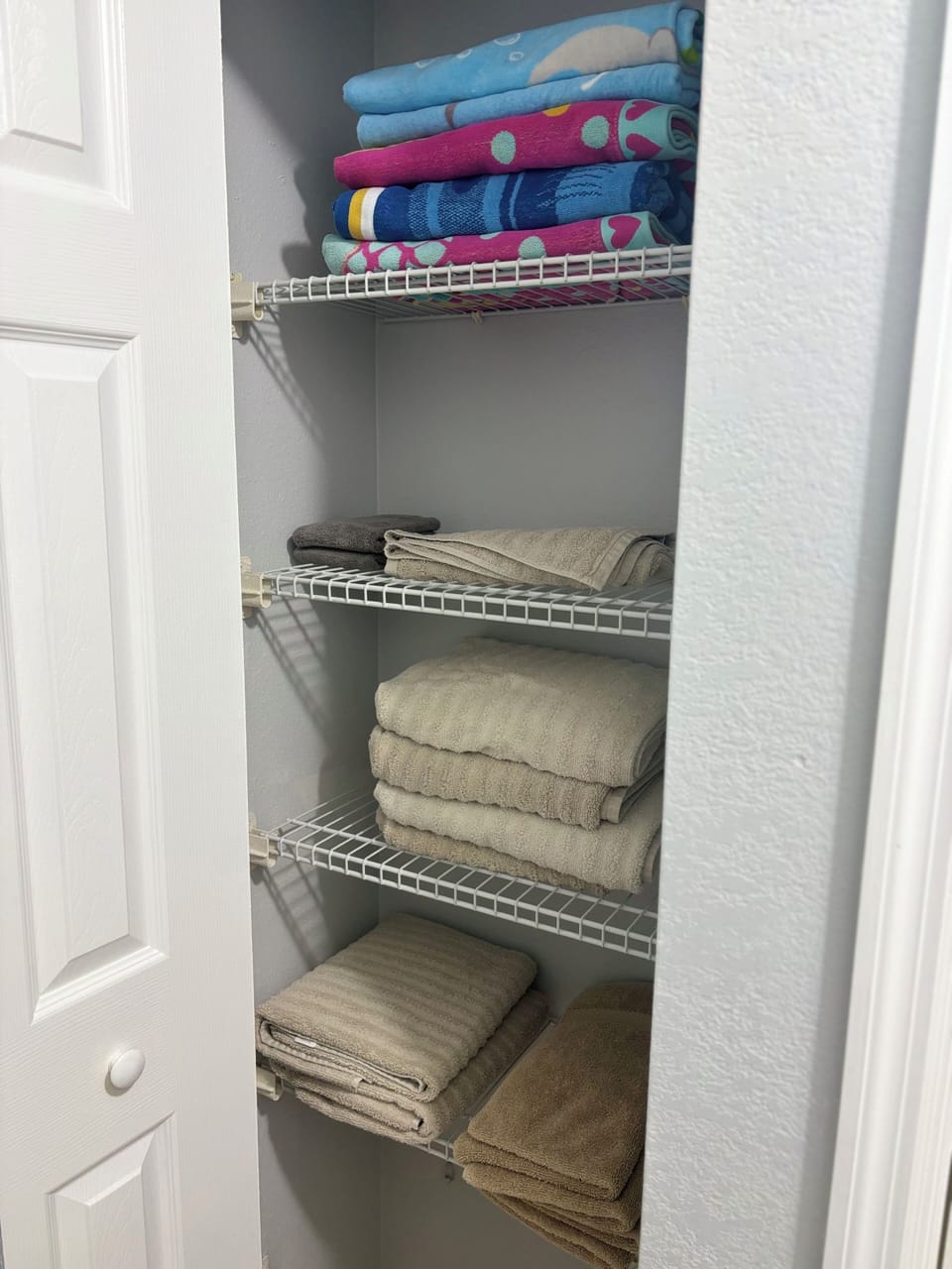 Extra closed between the 2 bedrooms.