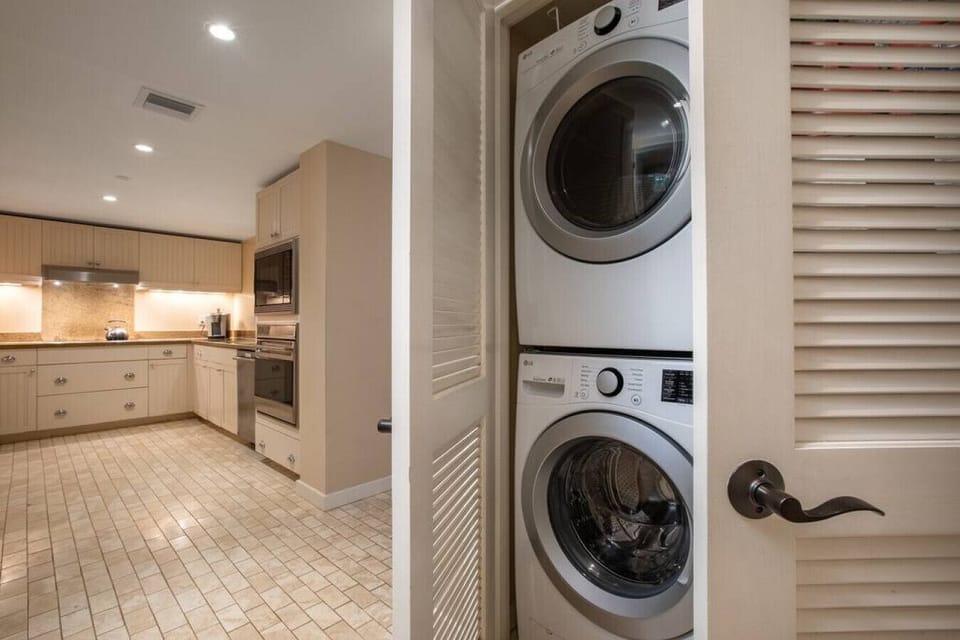 Convenient washer & dryer to keep beach days easy
