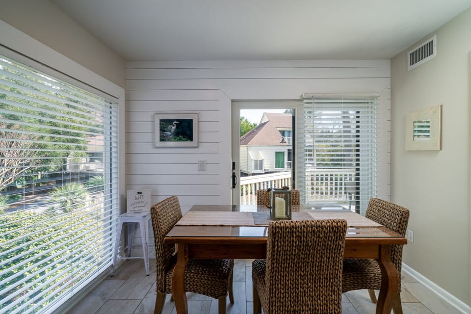 Casual dining for 4. Sliders lead out to the side deck