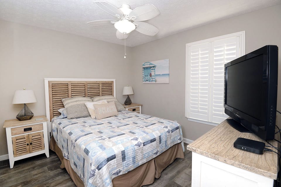 Queen Bedroom 1