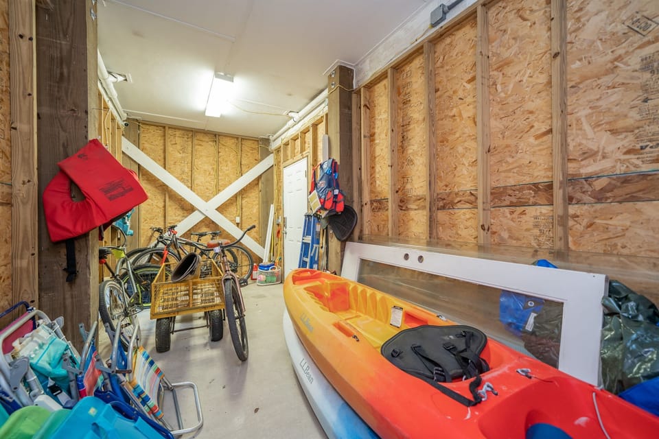 West unit toy room (contents may vary)