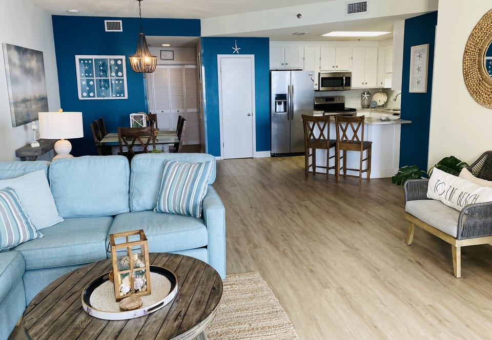 Open floor plan of living room/dining room and kitchen