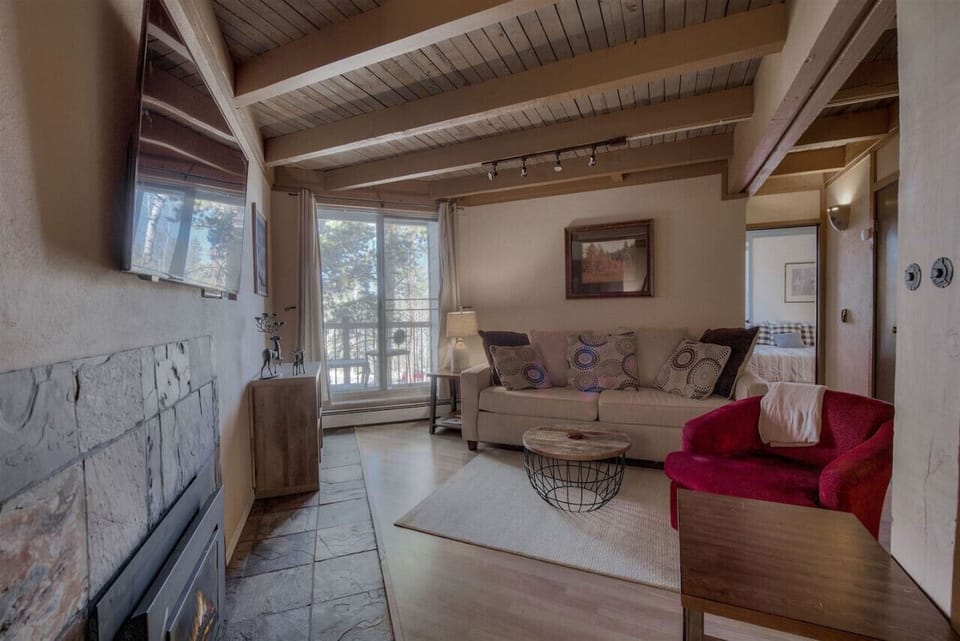 Welcome to Treehouse Escape This beautiful property is managed by 5 Diamond Lodging