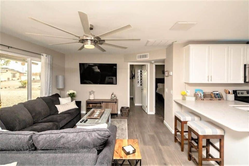 Family Room | 1,028 SqFt | Smart TV