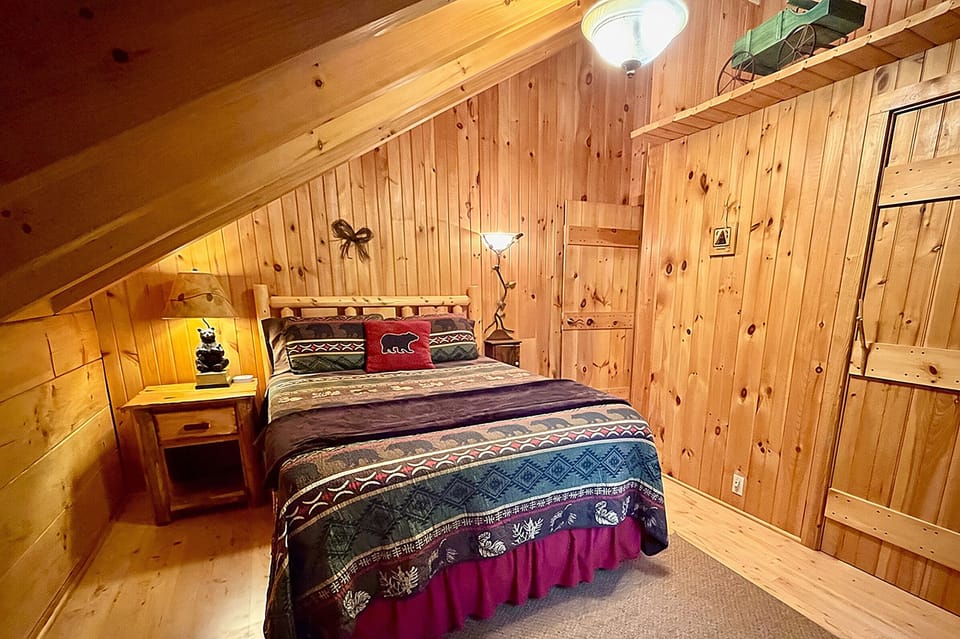 Upstairs Queen Bedroom