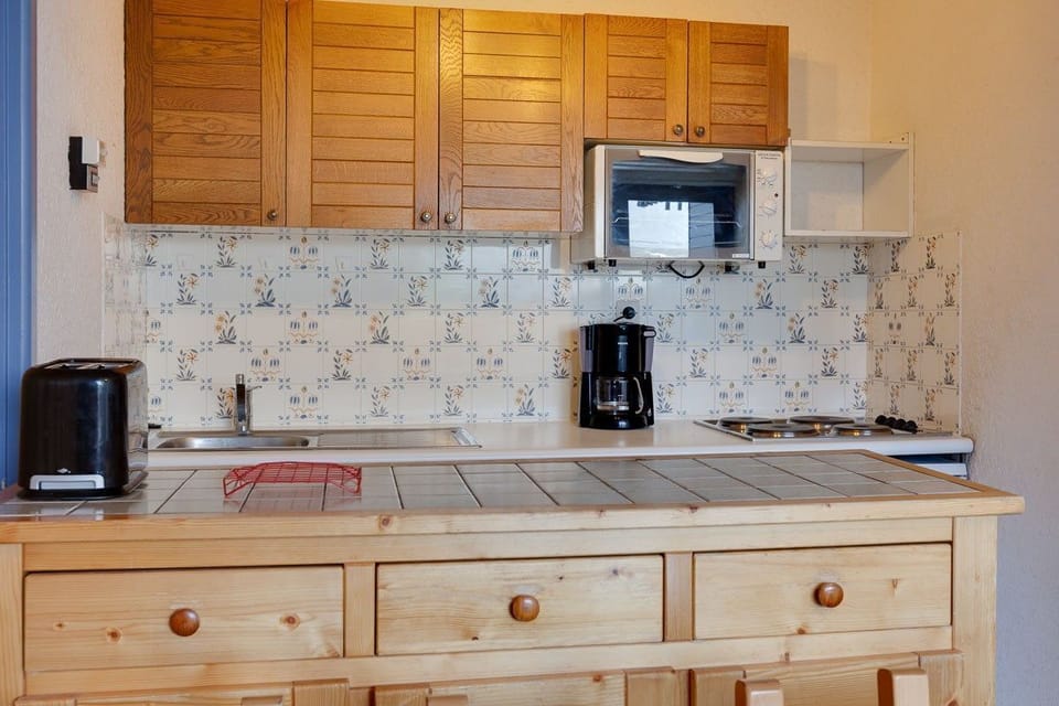 Tuck into a great snack you’ve prepared in your kitchenette.