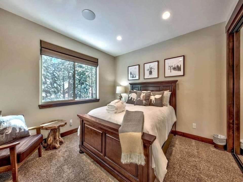 Queen Bedroom