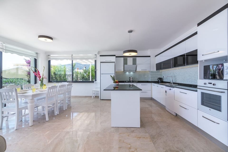 Open plan fully fitted kitchen with an island unit
