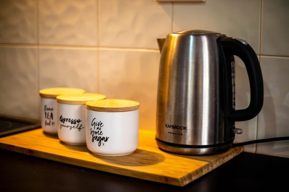 Your morning ritual, made easy. Fresh coffee and tea, plus a kettle, are all here for a relaxing start to your day.