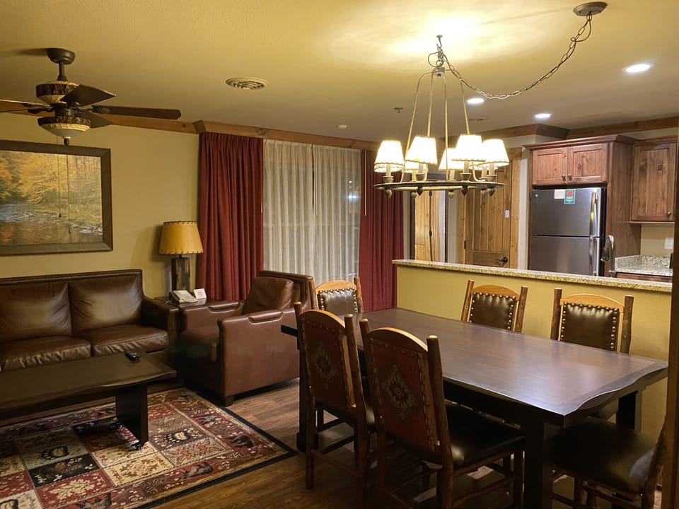 Living room with queen pull out dinner table
For 6 and great kitchen
