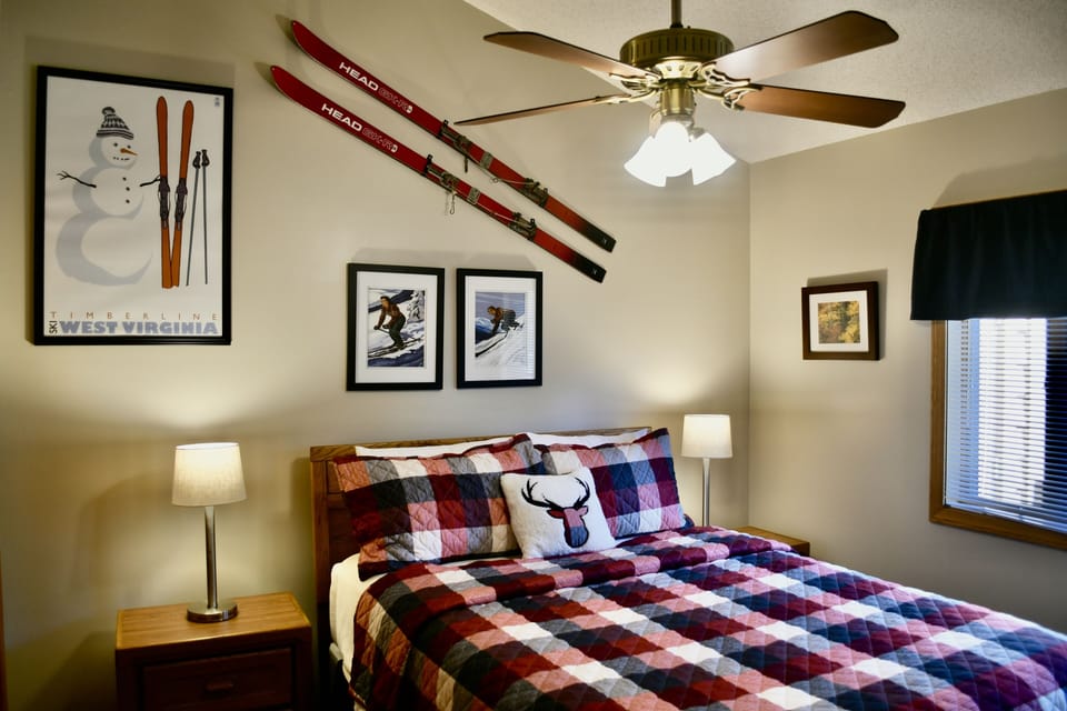 Ski theme bedroom with queen bed