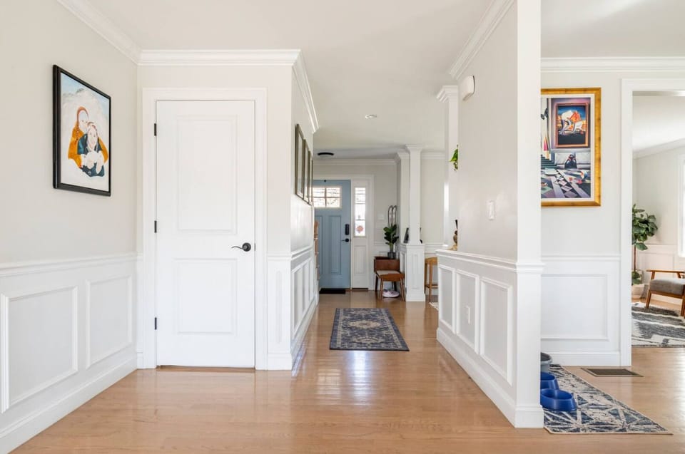Entry hall to kitchen