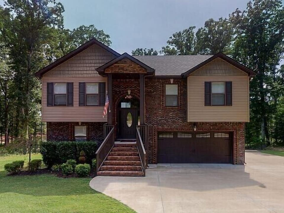 Private dock, Kitchen fully equipped. Quiet Cove. Easy, close access to water.