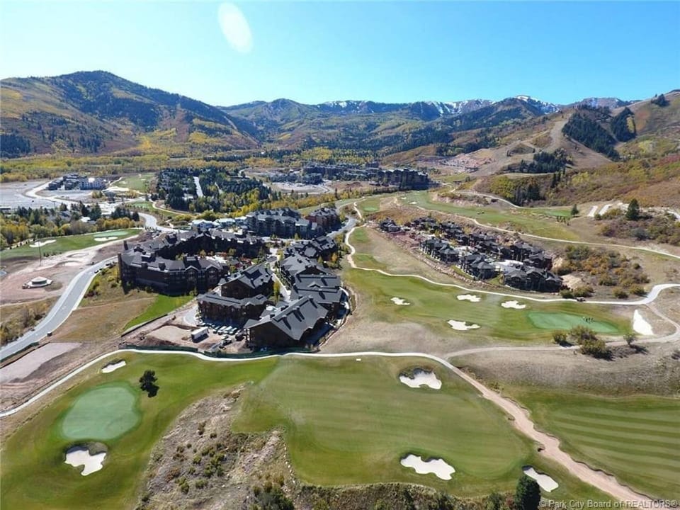 Nestled into the beautiful Canyons Golf Course