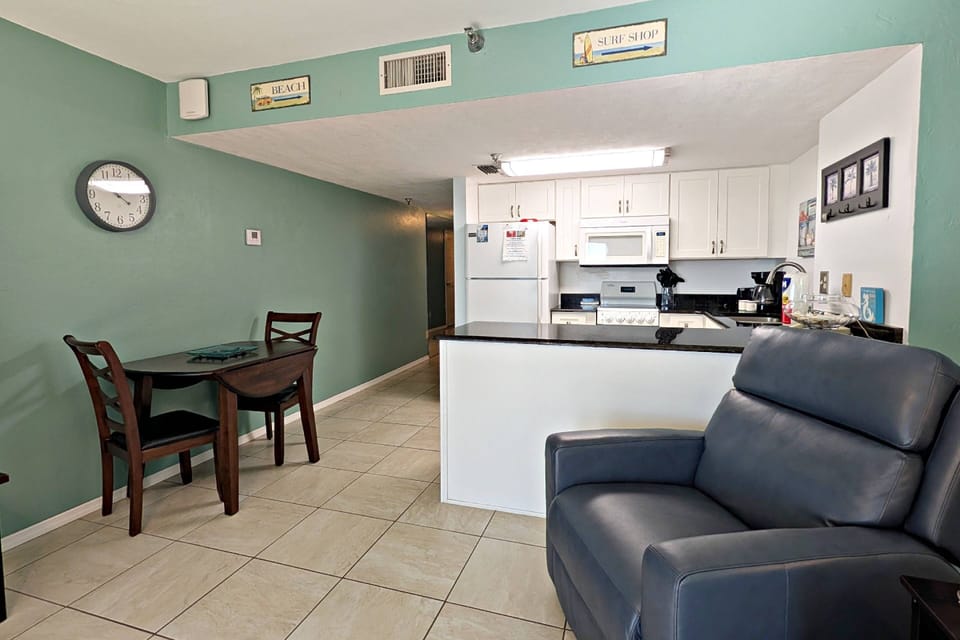 Kitchen dinette.