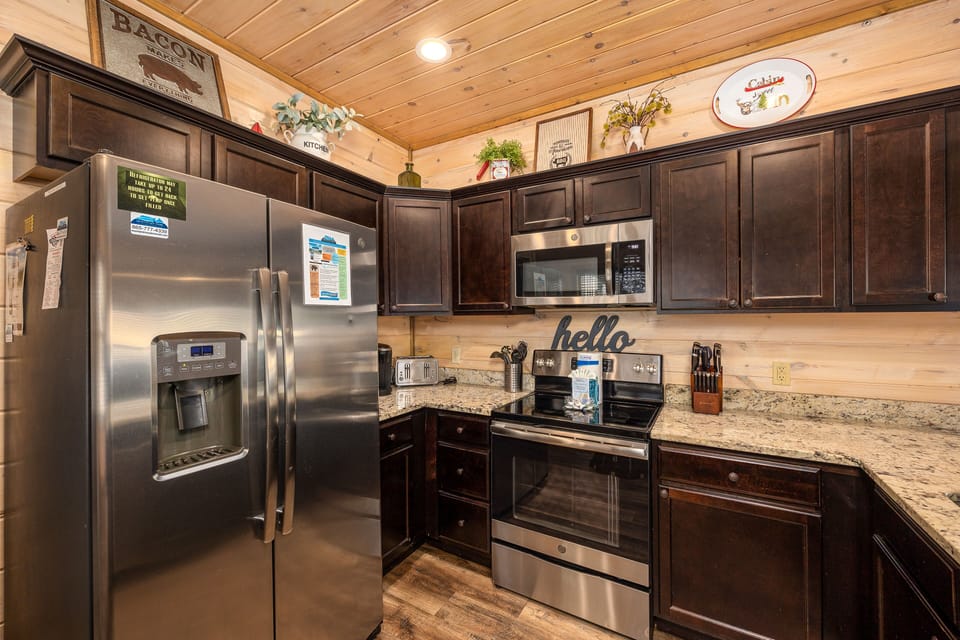 Fully equipped kitchen with dishes, pots and pans, ready to cook!