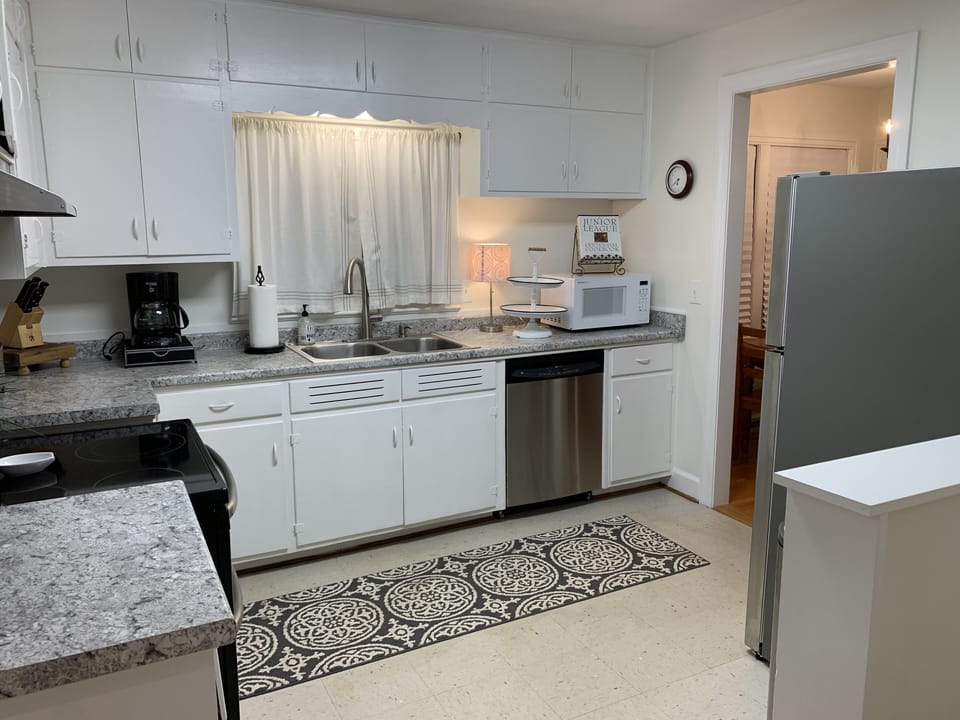 Dishwasher, microwave, regular coffee maker & Keurig