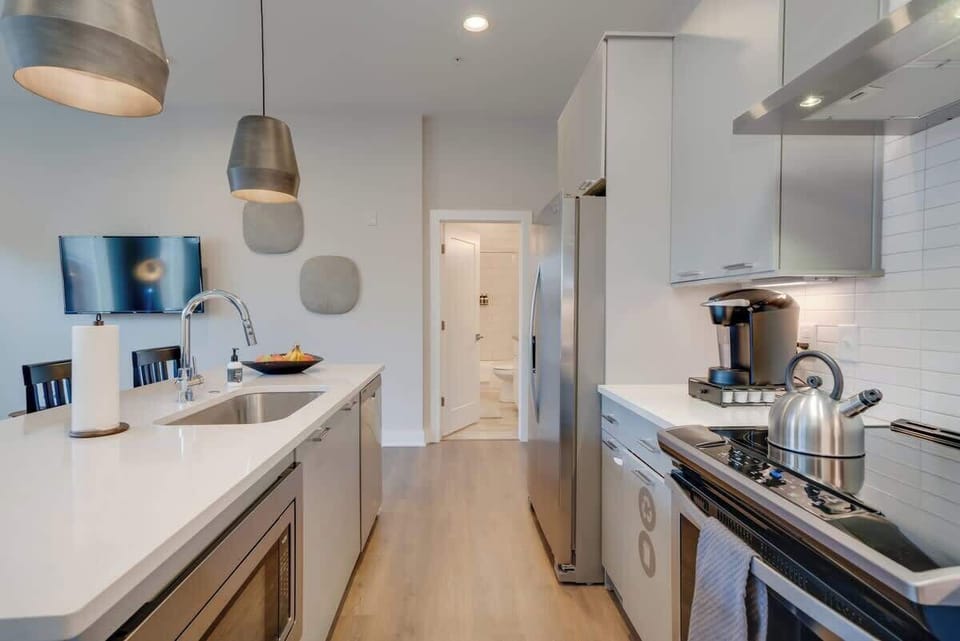 Full kitchen
