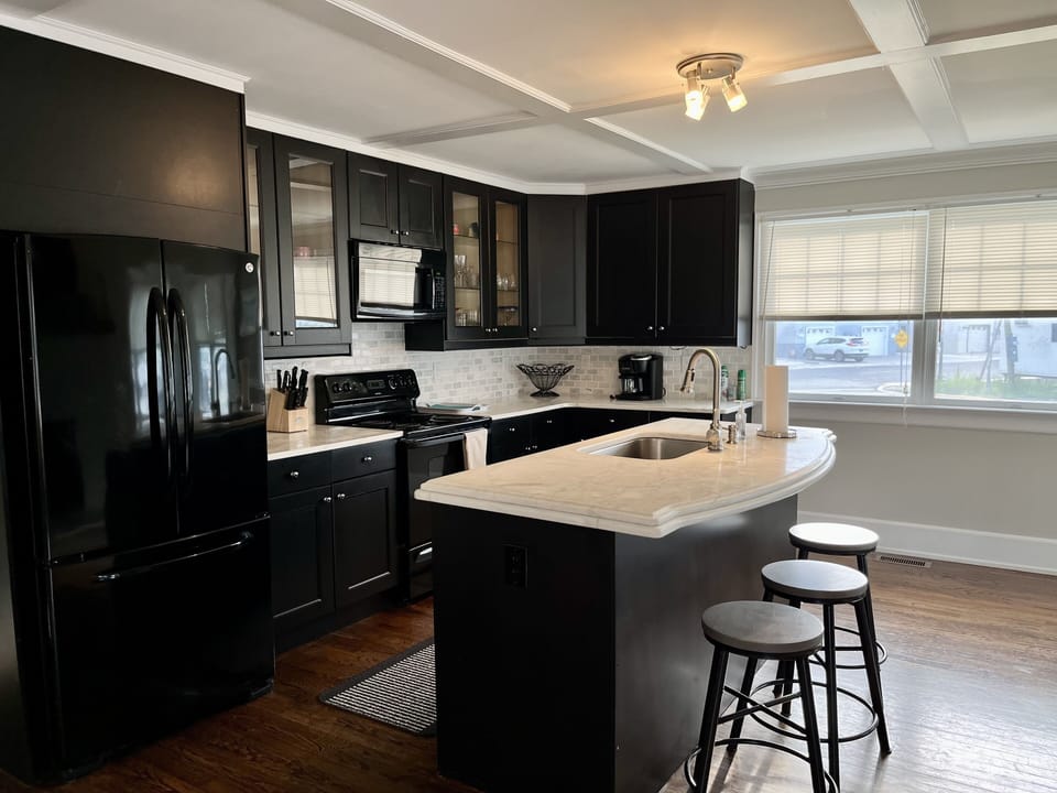 Eat-In Kitchen