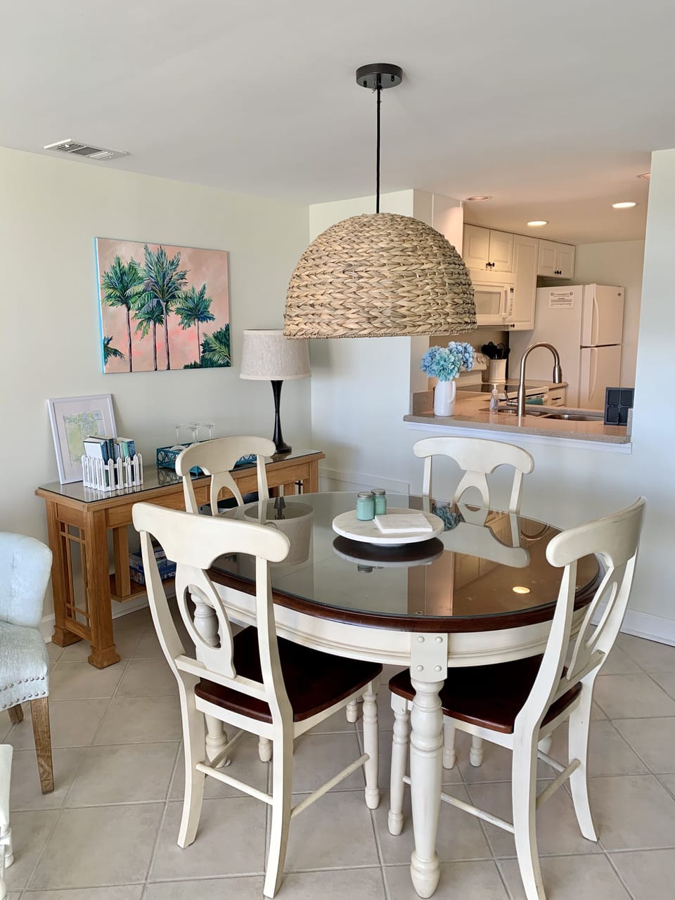Books and puzzles are provided on the console table in the dining area.