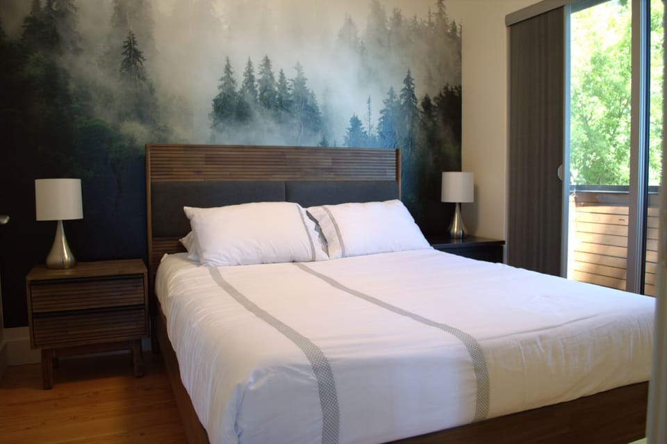 Bedroom with queen bed